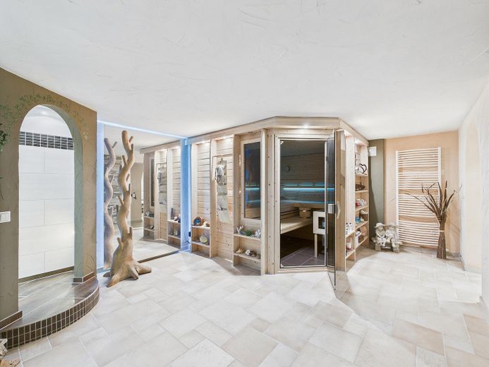 Sauna und Dusche im Keller
