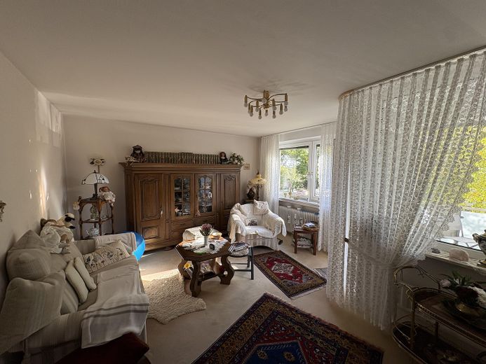 Wiesbaden’de 3 odalı daire – Wohnzimmer