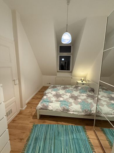 Möblierte 2 Zimmer-Wohnung in zentraler Lage in Frankfurt sachsenhausen – Schlafzimmer