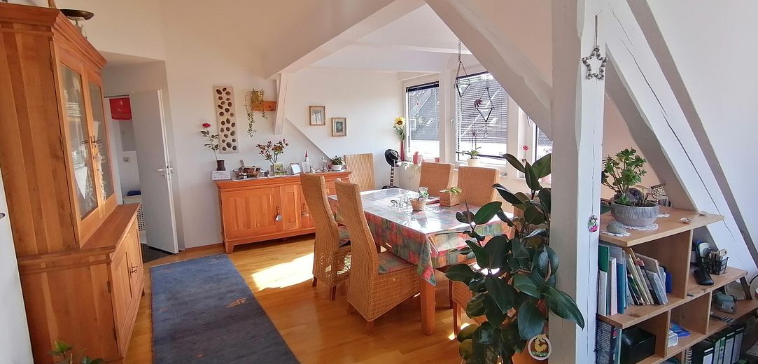 Charmante lichtdurchflutete  Eigentumswohnung mit Dachterrasse in Südlage – Esszimmer
