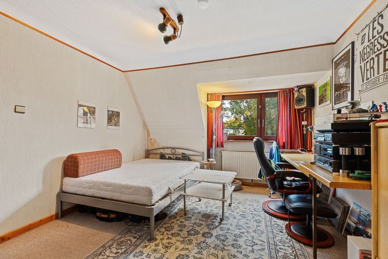 Sanierungsbedürftige Doppelhaushälfte mit großzügigem Grundstück und Doppelgarage in HH-Rahlstedt – Zimmer 4