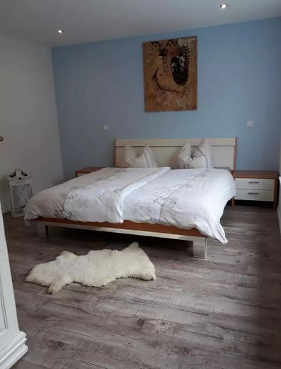 Traumhaus mit Einliegerwohnung in Saabrücken, Pool, Sauna, Klima .... – Schlafzimmer Einliegerwohnung
