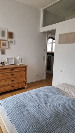 شقة جذابة خالية من العوائق في المدينة مع تراس كبير – Schlafzimmer