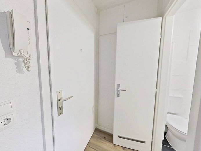 Herbstferien für Ihre Geldbörse - Wir erlassen Ihre erste Kaltmiete: Gut geschnittenes Single-Apartment mit BALKON – Eingangsbereich