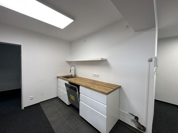 Petit bureau attrayant au cœur de Rodenkirchen – Teeküche