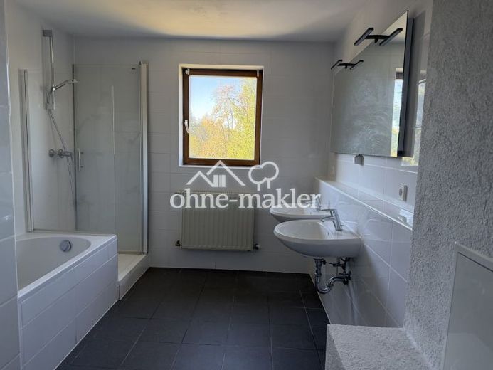 Renovierte 3-Zimmer-Wohnung mit Einbauküche in Altensteig – Foto 1