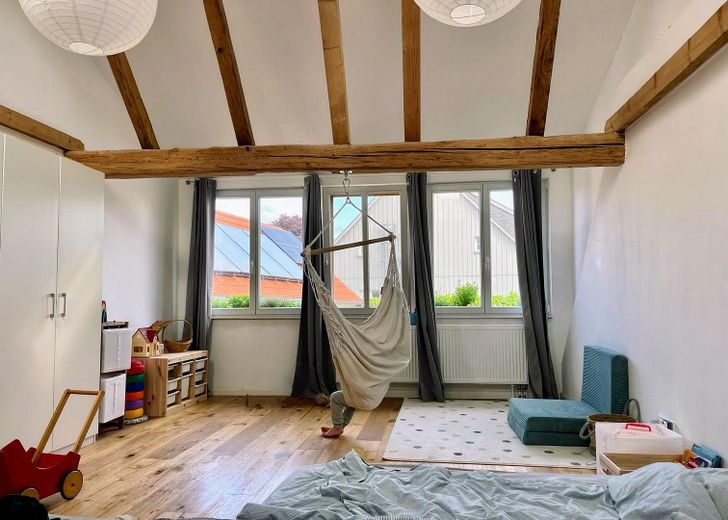 Einfamilienhaus - kernsaniert mit Innenhof und Garten, Scheune, PV – Schlafzimmer 2 - Gaube