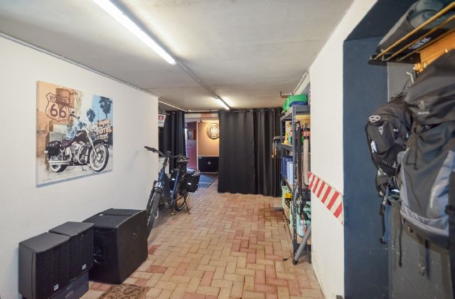 Verträumte Doppelhaushälfte als imposante Galeriewohnung – Garage groß (Herrenzimmer)