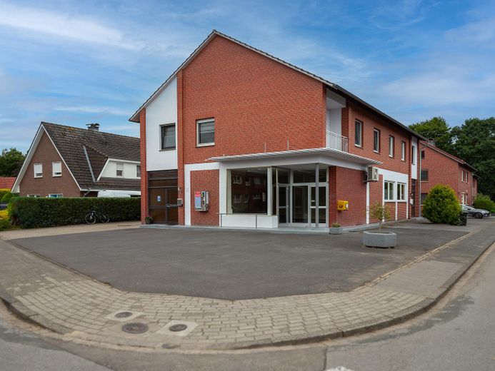 Vorderansicht rechtsseitig