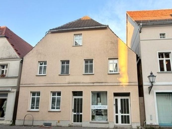 Zentral gelegenes Wohn-und Geschäftshaus mit schönem Stadtgarten – Foto 1