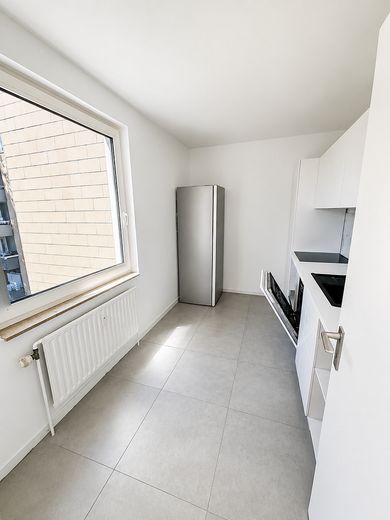 Nowoczesny umeblowany pokój we wspólnym mieszkaniu w Mannheim-Käfertal – Küche