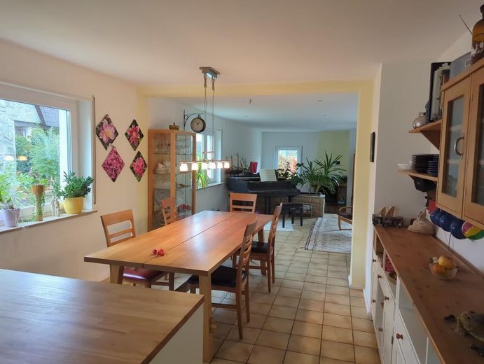 Energieeffizientes Einfamilienhaus - biologisch saniert und einzugsfertig – Offenes Esszimmer