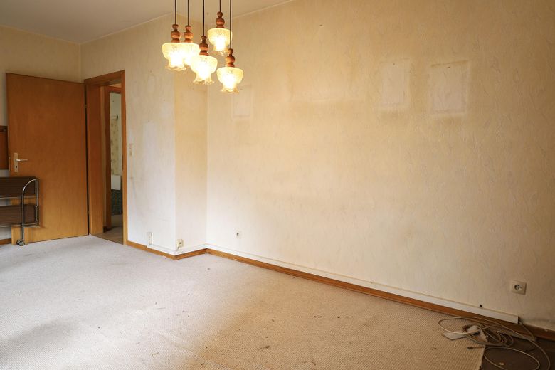 139 qm | 7 Zimmer | 2 Balkone | Reihenendhaus für 125.000 € – 1. OG Wohnzimmer Foto 2
