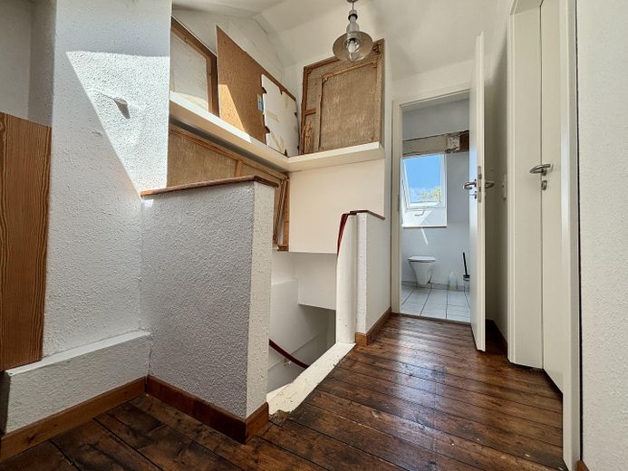 Mid-terrace house, side street in Fesenfeld, very good state of renovation, approx. 102.4 m², approx. €4,297/m² – Photo 18