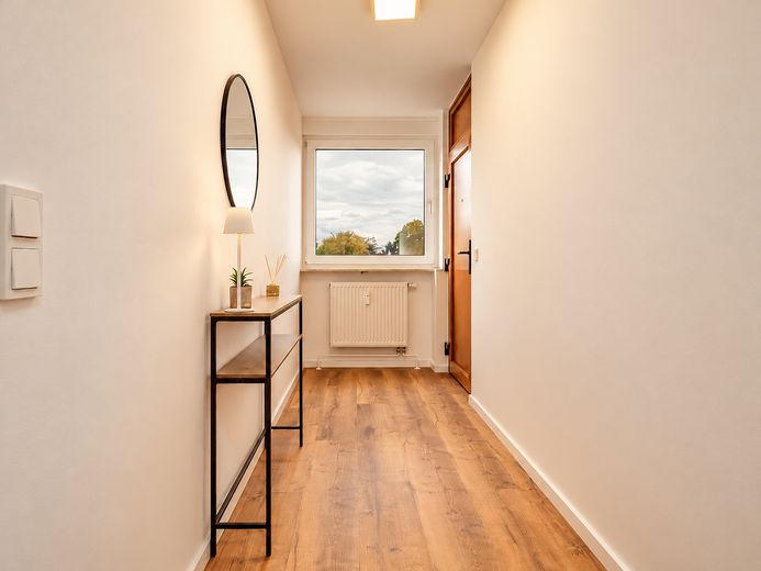 Neu sanierte 3 Zimmer Wohnung in Röthenbach – Loggia, Aufzug, keine Käuferprovision – Flur