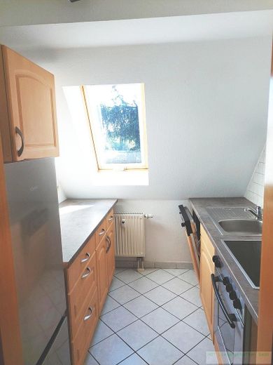 Grazioso piccolo appartamento di 3 locali con cucina componibile all’ultimo piano – Foto 2