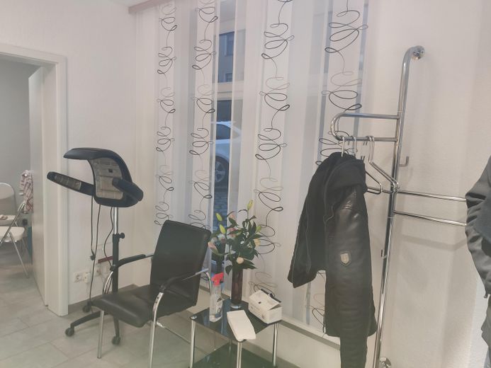 Denkmalgeschütztes Wohn- und Geschäftshaus direkt gegenüber dem Schloss Klippenstein – NB. EG Friseursalon Saal+Küche