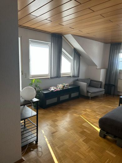 Zuhause mit 3 Zimmern und Balkon in Olpe Zentrum – Wohnzimmer
