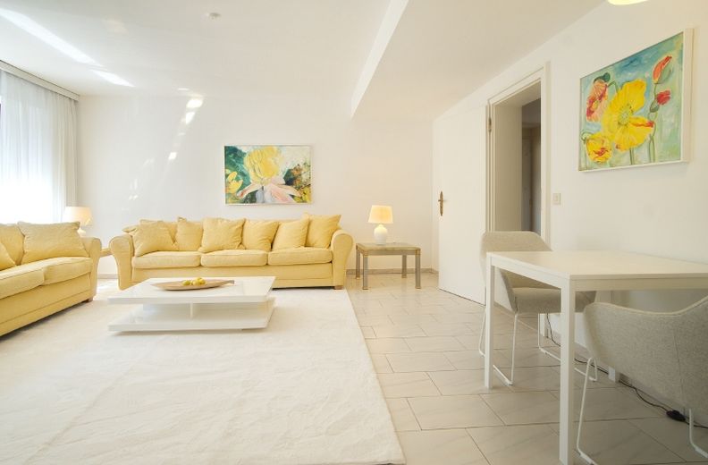 Appartamento confortevole per soggiorni di lavoro, parcheggio direttamente in strada, zona residenziale tranquilla e ottima – 1bbd2f4166a1ca94a0628108e747f9571260bae9.jpg