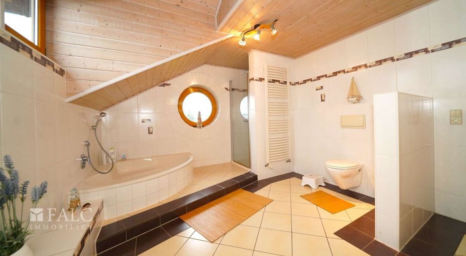 Dürfen wir vorstellen? Ihr Traumhaus! - FALC Immobilien – Badeoase