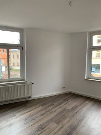 Großzügige 4-Zimmer mit Laminat, EBK und Wannenbad in guter Lage – photo-2023-10-30-09-21-50~05