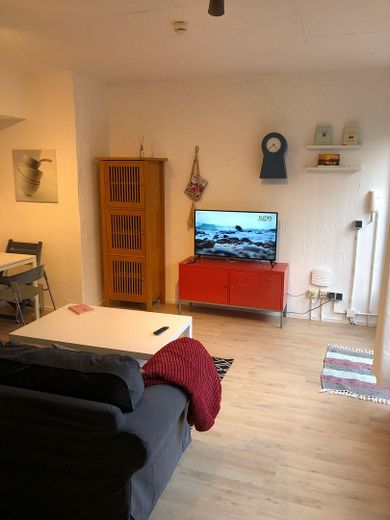 1,5-Zimmer-Wohnung in Innenstadtlage mit Abstellraum – Wohnzimmer