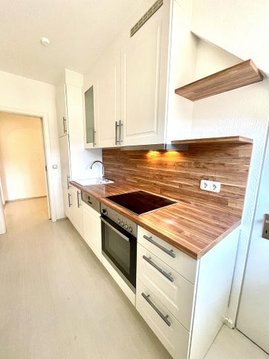 Bezugsfreie Dachgeschosswohnung im Altbau in attraktiver Lage – Küche