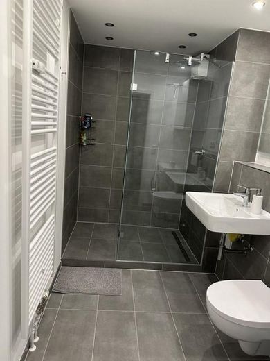 Voll möblierte wohnung mit Einbauküche – Foto 12