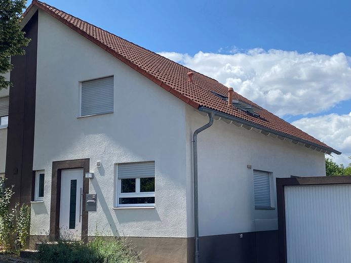 Geschmackvolle Doppelhaushälfte am Wasserturm – Frontansicht