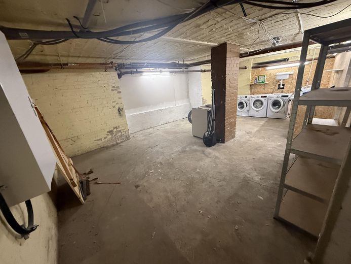 100 m² Lagerfläche | Strom, Wasser, WC | Bayerischer Platz | auch teilbar – Raum 1 - 30qm
