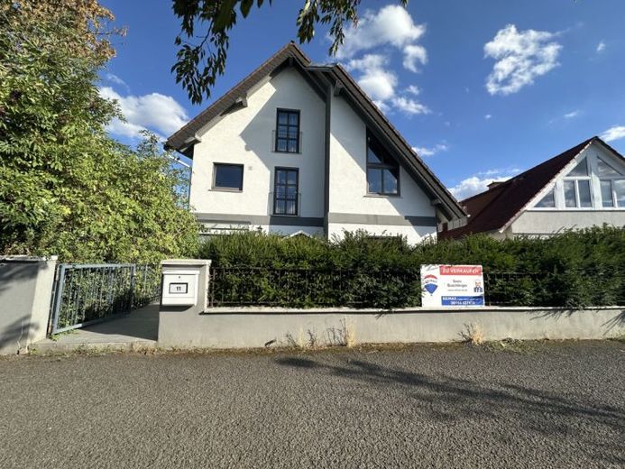 2-FH *WEG geteilt*obere Whg. vermietet, untere Whg. freigestellt, mögliche Jahresnettomiete € 36.000 – Foto 1