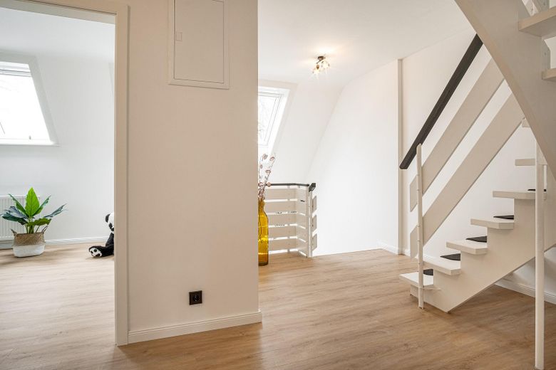 WG-Zimmer - mit eigenem Balkon, Gemeinschaftsterrasse ab 30.11.2026 – Flur und Treppenhaus