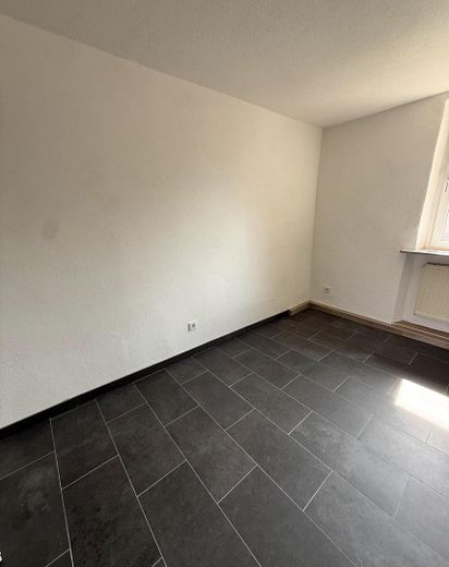 İlk kullanım, yeni yenilenmiş bahçeli müstakil ev, 63828 Kleinkahl'da – Küche Bodenfliese