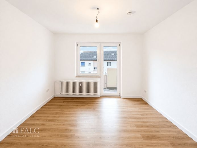 Top renovierte 2-Zimmer-Wohnung mit Balkon in Düsseldorf-Unterrath - sofort bezugsfrei – Schlafzimmer
