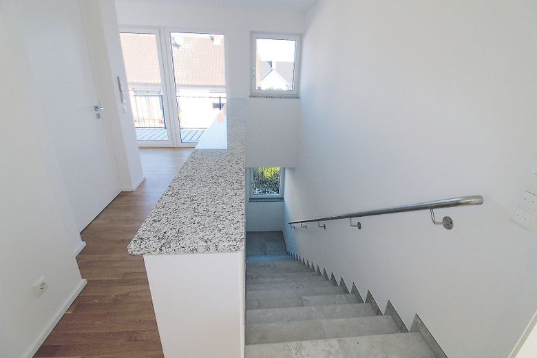 Einzigartiges LUXUS Penthouse im Herzen Gersthofen´s – Eigener Treppenaufgang