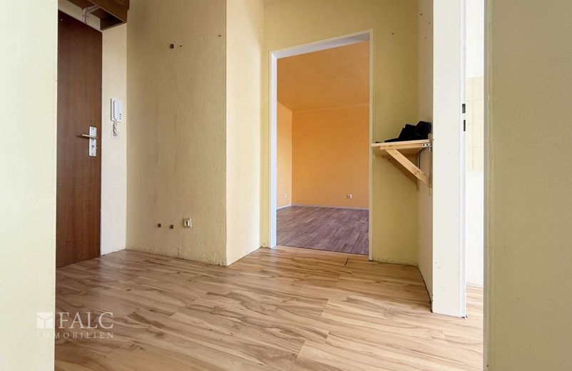 Jetzt provisionsfrei sichern: Ideal für Anleger und Eigennutzer 2-Zimmer Wohnung inkl. Stellplatz – Flur