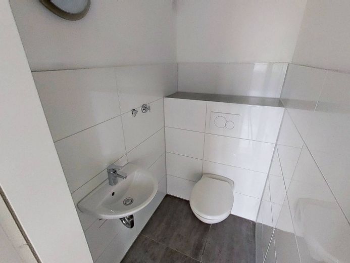 Luminoso appartamento di 3 locali con BALCONE e cucina spaziosa a Duisburg-Marxloh – Separates WC