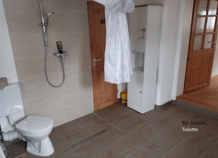 Dusche und Toilette im UG