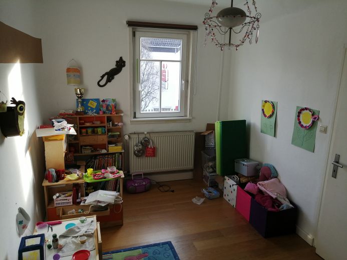 Arbeits- oder Kinderzimmer