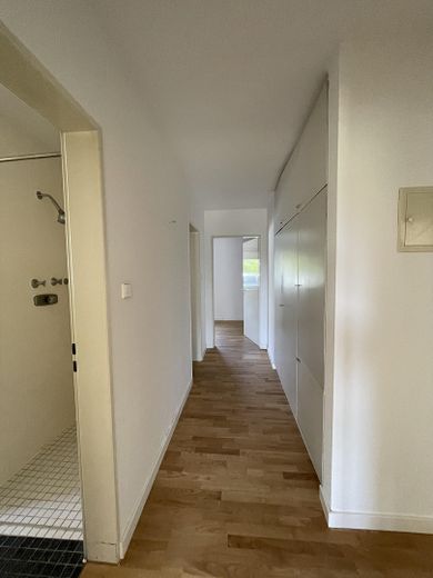 Casa progettata da un architetto a mezza collina – Flur