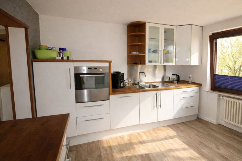 Charmantes Reihenmittelhaus auf Helgoland-Oberland mit ausgebautem Dachgeschoss und 2 Terrassen – Küche 4