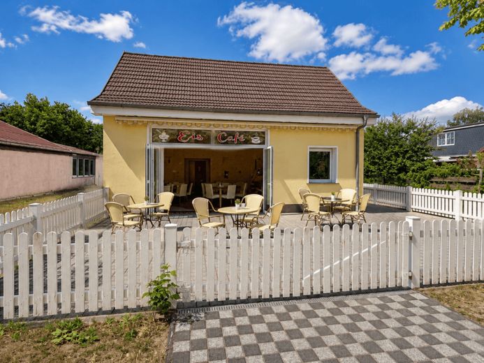 Stilvolles Eiscafé mit großem Kundenstamm – Foto 1