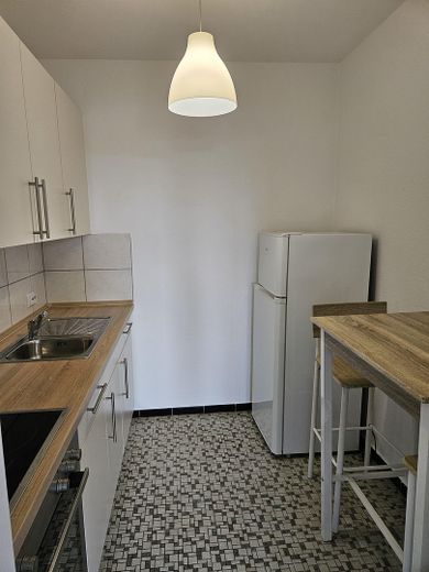Der erste Schlüssel, der wirklich Dir gehört: Sanierte Wohnung mit Balkon – Küche 