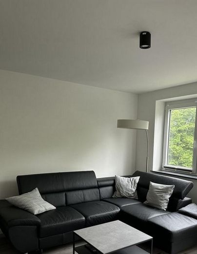 Voll möblierte wohnung mit Einbauküche – Foto 2