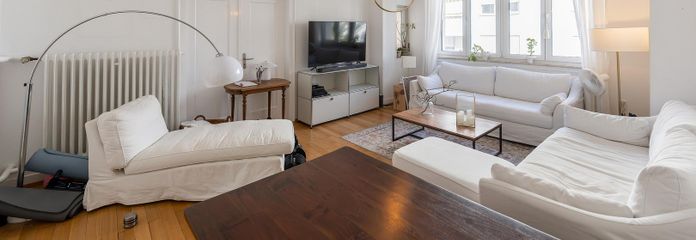 Zonder makelaarscourtage! 3-kamerappartement in een oud gebouw (ca. 102 m²) incl. balkon en garage in de Südweststadt – Wohnzimmer