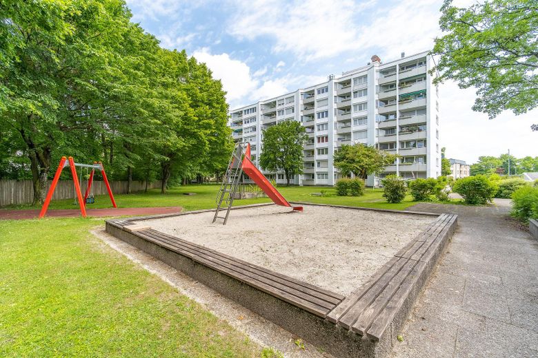 Moderno appartamento ammobiliato di 3 locali con balcone esposto a ovest - spese accessorie incluse – Spielplatz