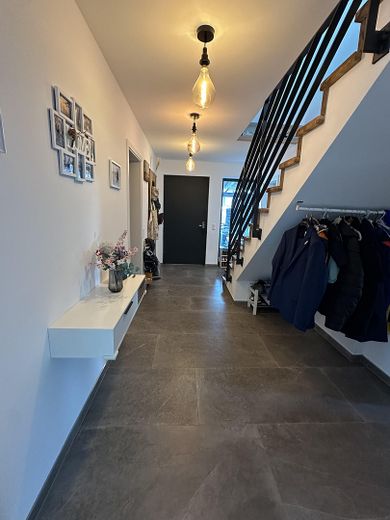 Modernes Einfamilienhaus mit Smart Home & hochwertiger Ausstattung in ruhiger Lage bei Linz am Rhein – Flur
