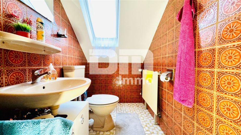 Modernisiertes Ein-/ Zweifamilienhaus inkl. PV-Anlage + 
Garage auf Traumgrundstück – OG / DG WC