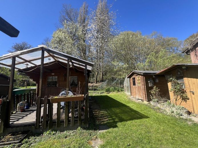 Charmante Doppelhaushälfte mit großem Garten in begehrter Lage... – Garten mit Gartenhäusern