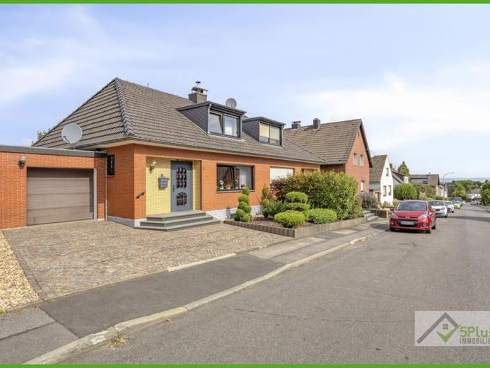 + 5PLUS + SONNE, RUHE, ZUHAUSE – GEPFLEGTE DHH MIT SÜD-WEST-GARTEN UND GARAGE IN LANGERWEHE +++ – Foto 1